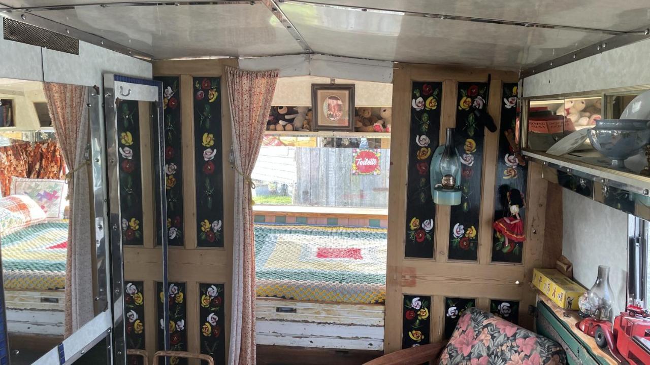 Holiday home 2 X Double Bed Glamping Wagon At Dalby Forest *